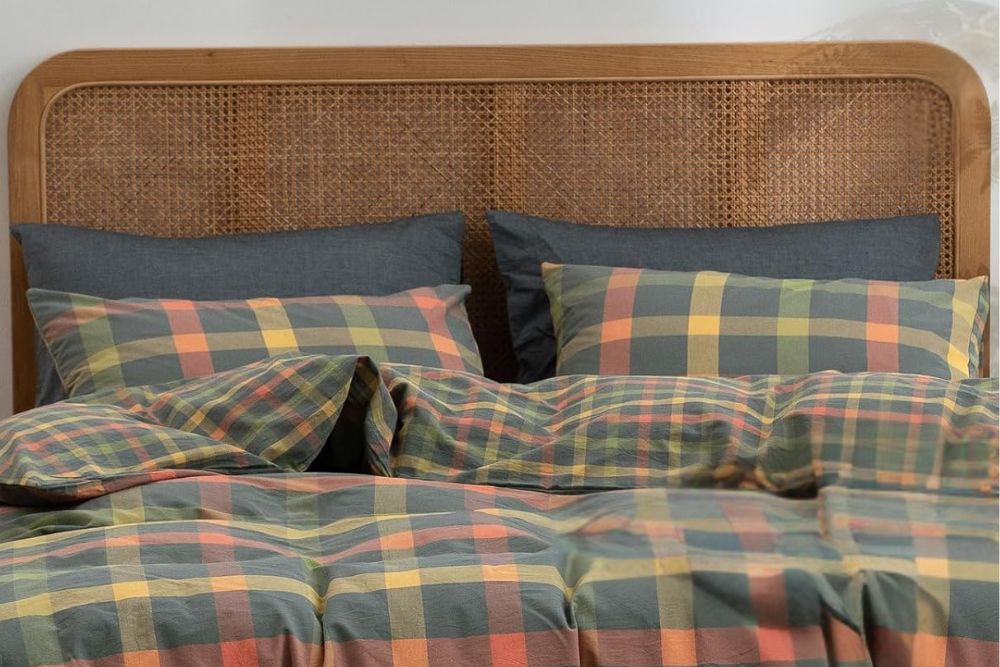 10 Plaid Designs Perfect As Autumn Home Decorations