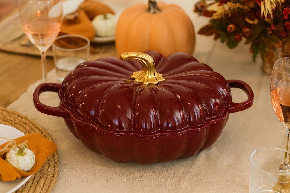 17 Cute Pumpkin Dutch Ovens to Spice Up Your Fall Kitchen