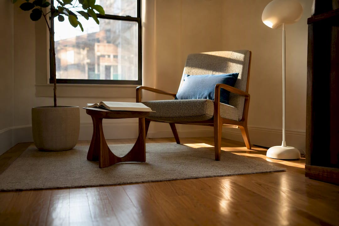 Small rug in reading nook area